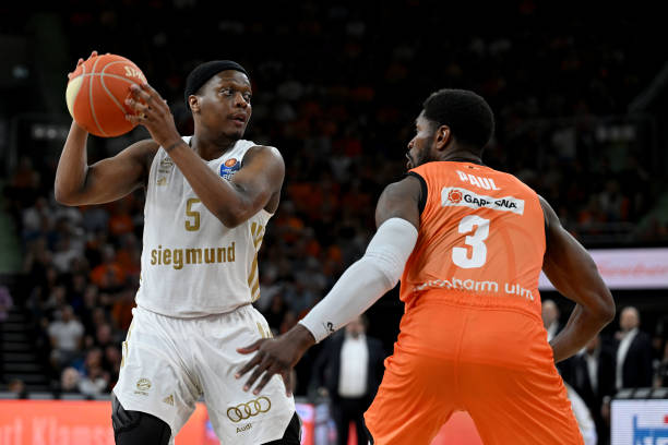 然不利于球 然不利于球